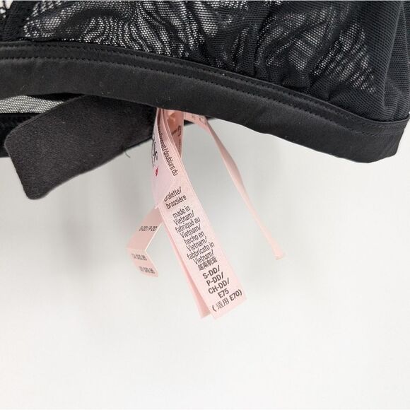 Victoria's Secret Black Bralette with Red Heart Details - Picture 3 of 6